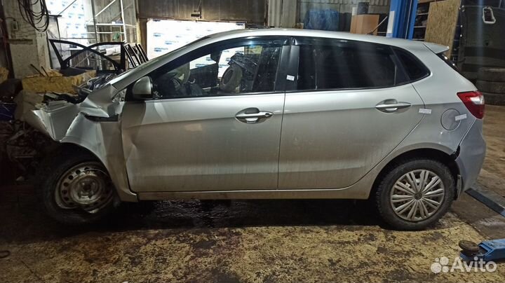 Стекло кузовное глухое правое Kia Rio 3 87820-4X20