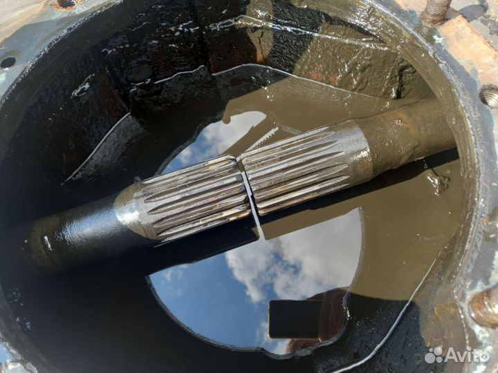 Полуось краз 260 заднего и сред мостов правая 18шл