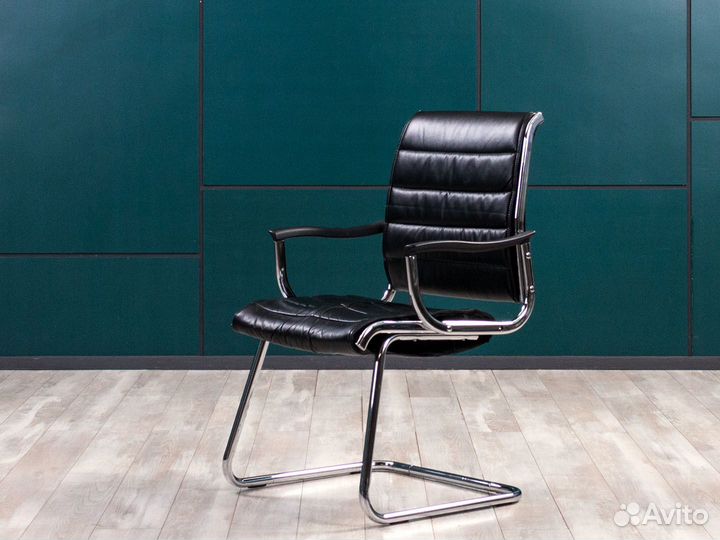 Кресло для конференц зала