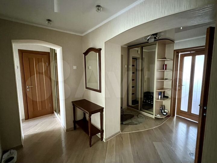 4-к. квартира, 90 м², 4/5 эт.