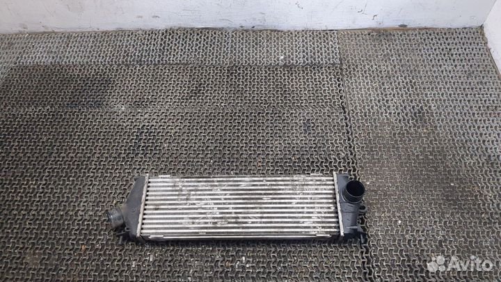 Радиатор интеркулера Opel Vivaro, 2008