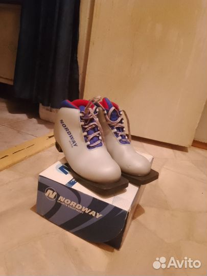 Лыжные ботинки