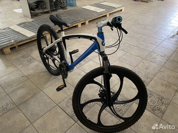 Велосипед на литых дисках bmw