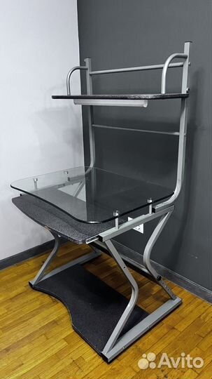 Компьютерный стол стеклянный