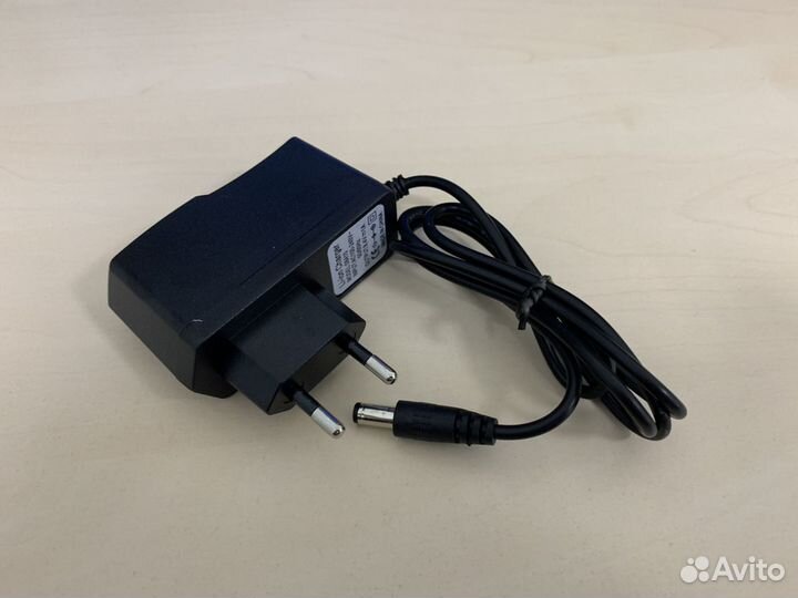 Блок питания 8.4V 1A 5.5x2.1мм Li-ion аккумулятор