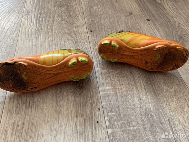 Футбольные бутсы nike
