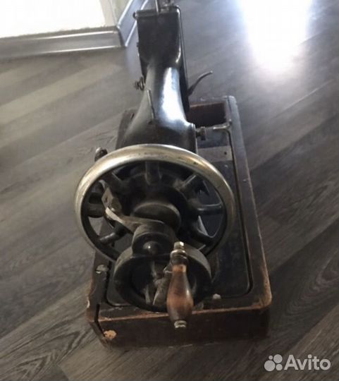 Швейная машинка антикварная