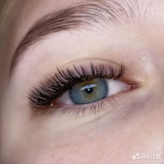 Наращивание ресниц в салоне