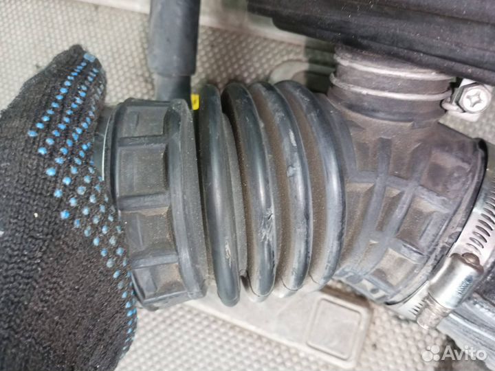 Патрубок воздушного фильтра Nissan Laurel C35 HC35