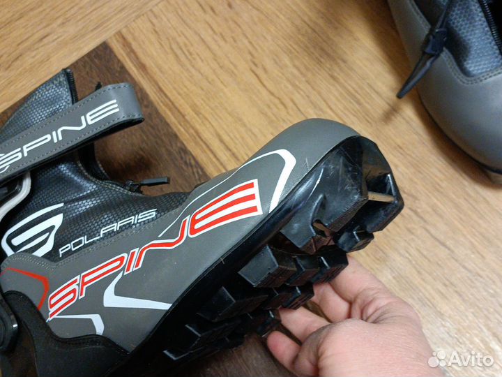 Лыжные ботинки