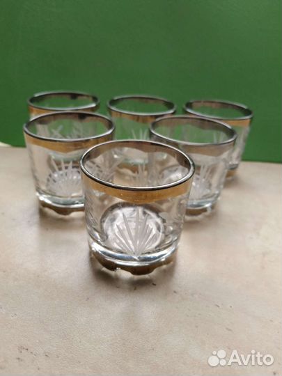 Посуда чашки, тарелки, сахарницы, молочники