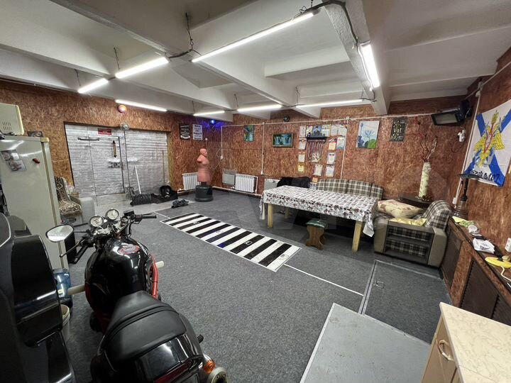 Гараж, > 30 м²