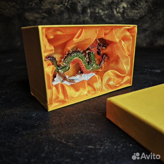 Шкатулка для ювелирных изделий дракон со стразами