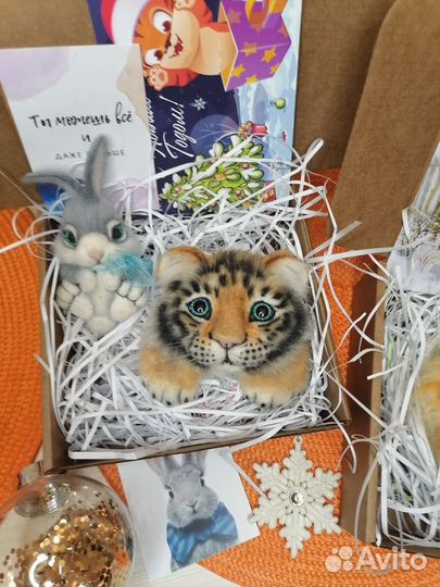 Брошь из натуральной шерсти