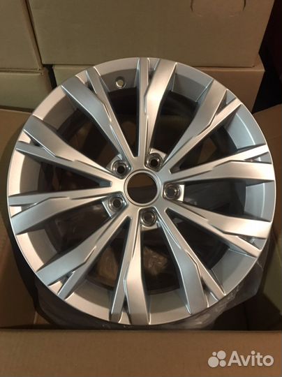 Новый оригинальный диск Volkswagen Tiguan Montana