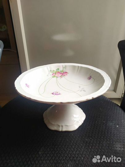 Ваза для фруктов на ножке