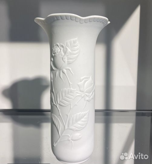 Бисквитный фарфор ваза