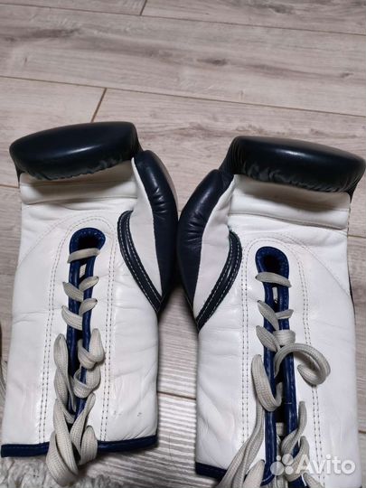 Боксерские перчатки