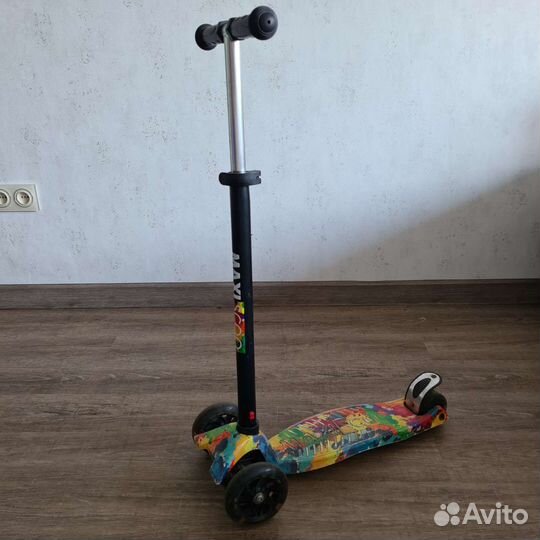 Самокат трехколесный