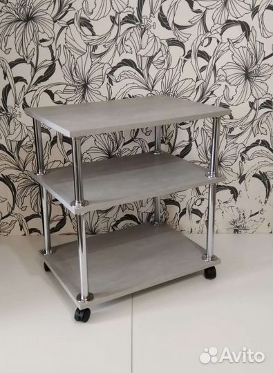 Столик на колесиках новый
