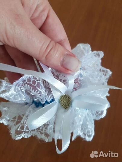 Свадебная подвязка новая с голубой лентой