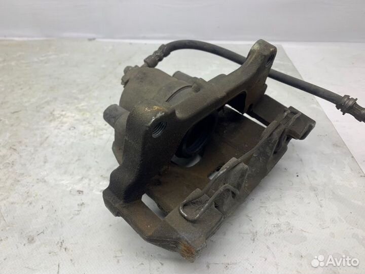 Суппорт передний правый Volkswagen Tiguan 2.0 2008