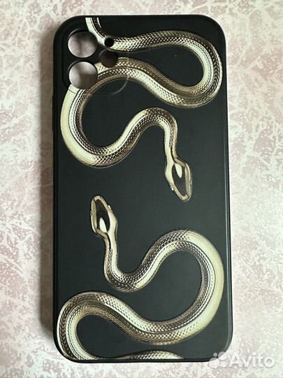 Чехлы на iPhone 11