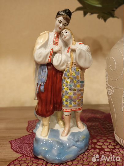 Статуэтка фарфор