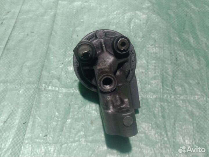 Кронштейн масляного фильтра Volkswagen Passat B3