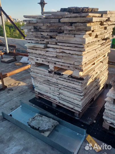 Демонтированная фасадная плита