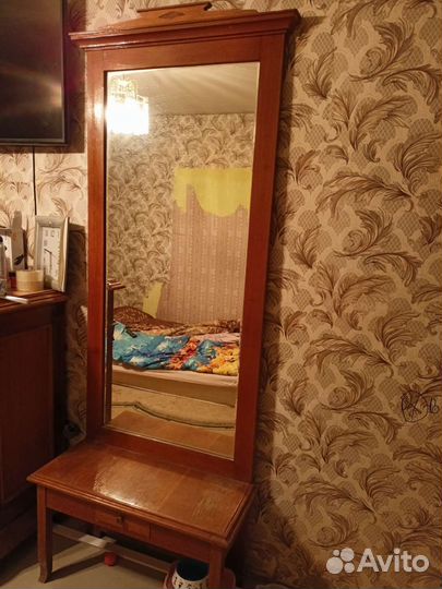 Трюмо с зеркалом старинное