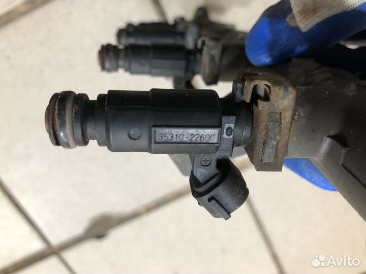 Форсунка топливная рампа Hyundai Getz 1.4 G4EE