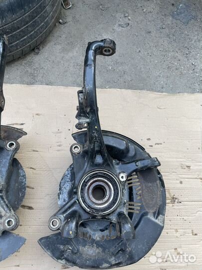 Кулак передний Lexus LX570 Land Cruiser 200