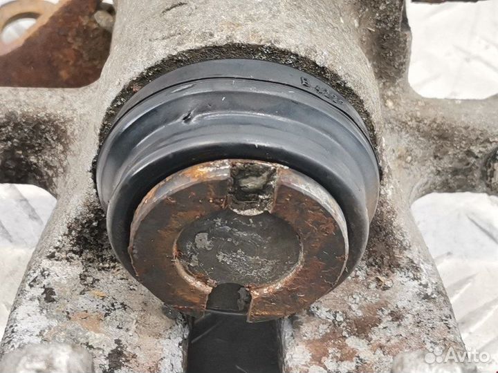 Суппорт задний правый для Alfa Romeo GT (937C)