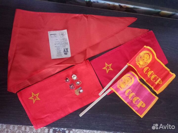 Пионерские пилотки, галстуки, значки, флажки СССР