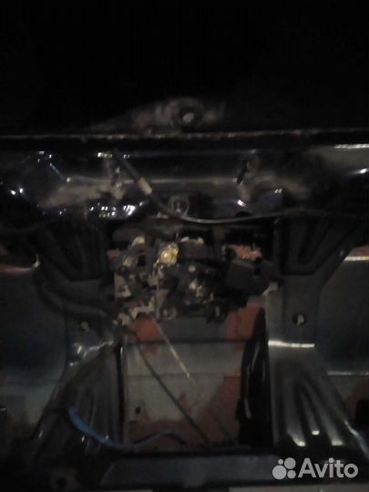 Дверь багажника