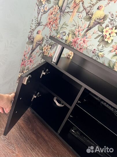 Тумба под телевизор