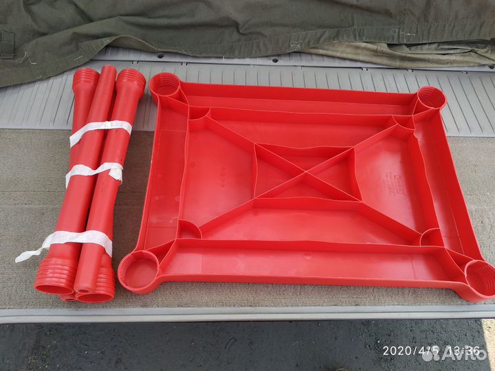 Столик детский и табуретки