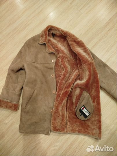 Дубленка натуральная на мальчика 10 -11 лет