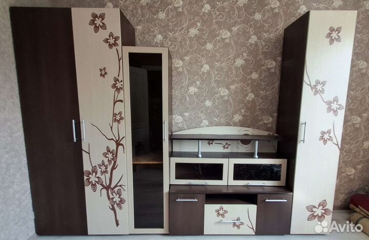 Стенка в гостиную