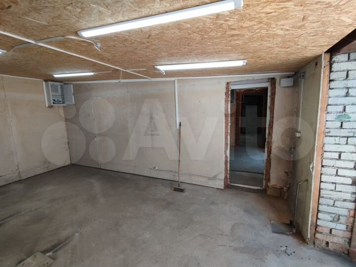 Гараж, > 30 м²