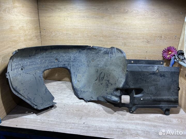 Подкрылок передний левый BMW 3 E46 1704424