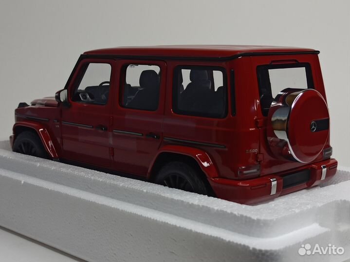 Mercedes G-class 2020 Red 1:18 Minichamps