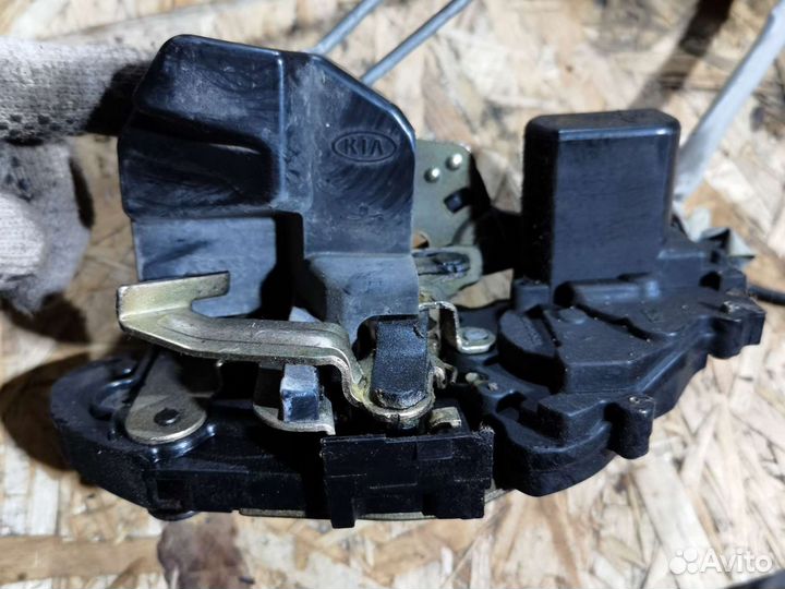 Замок двери задний правый kia spectra