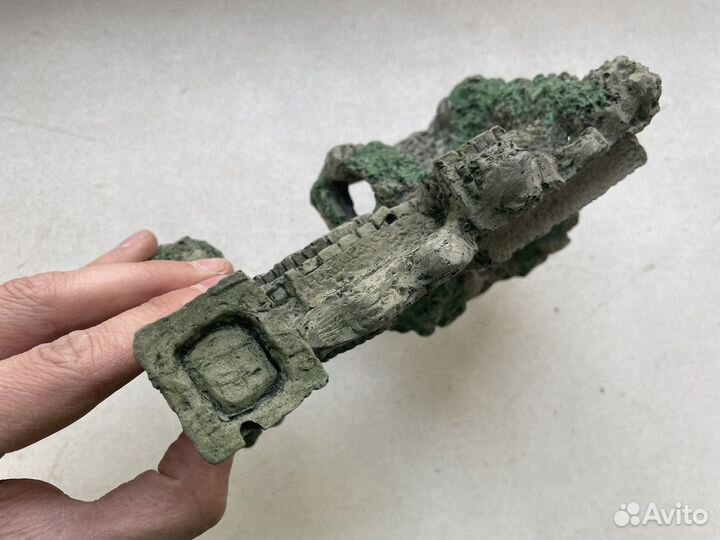 Замок для аквариума ретро