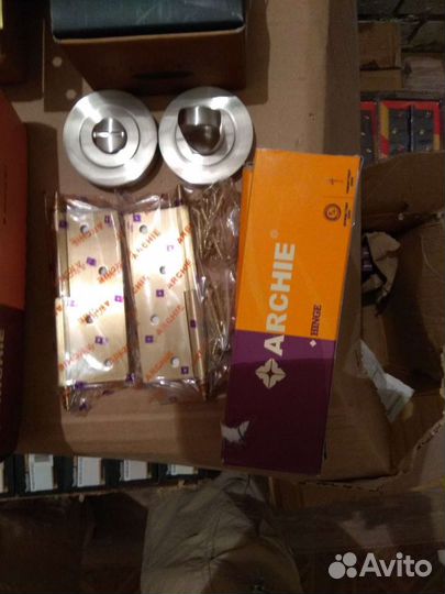 Двери,фурнитура,кирпич,наличник