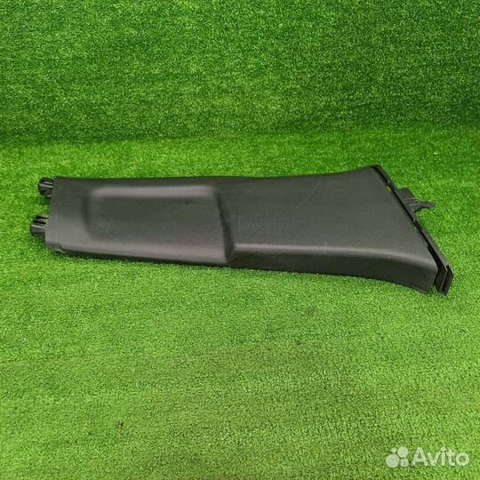 Обшивка центральной стойки правая нижняя 5C6867292