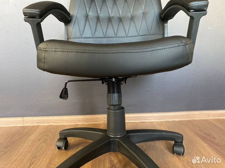 Офисное кресло новое