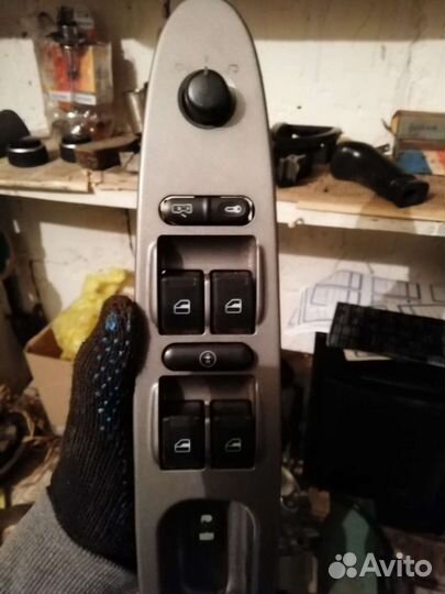 Блок управления стеклоподьемника и кнопка