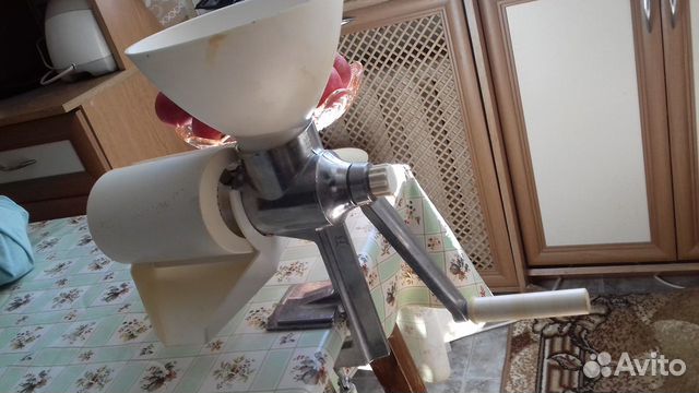 Соковыжималки ручная Струмок и электрическая немец